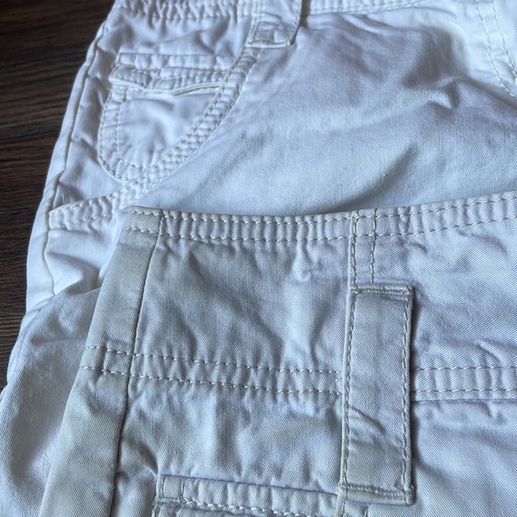 Bermuda length canvas shorts - Picture 4 of 7